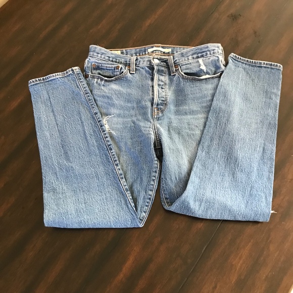 Levi's Premium Wedgie Jeans Size 28 Ripped - Picture 2 of 5